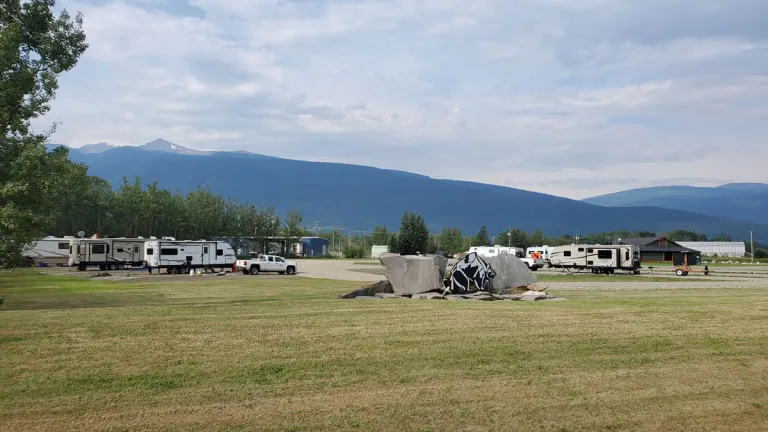 giggling grizzly RV Park